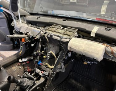 Naprawa instalacji elektrycznej pod deską rozdzielczą